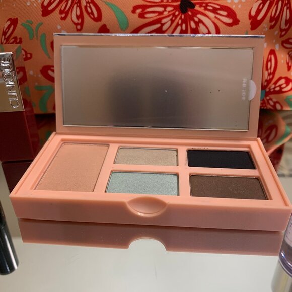 Clinique Eyeshadow-blush, Mascara, Lipstick, makeup remover w/ cosmetic bag - Picture 4 of 6